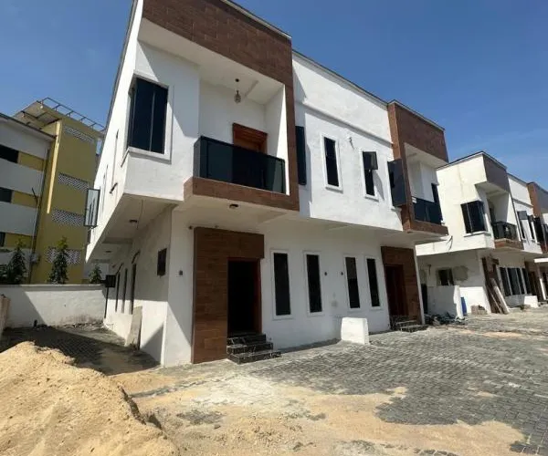 SPACIOUS 4 BEDROOM SEMI DETACHED DUPLEX FOR SALE
