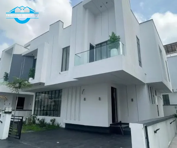 ELEGANTLY BUILT FULLY DETACHED 5BDR DUPLEX + BOYS QUARTERS + GARDEN AREA  IN A SERENE AND PEACEFUL ESTATE IN CHEVRON  /  LEKKI - LAGOS