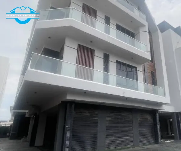 3 BEDROOM APARTMENT + ELEVATOR + SWIMMING POOL + GYM + AMPLE PARKING IN A WELL SECURED AND  CALM  ESTATE IN ONIRU - VICTORIA ISLAND  - LAGOS.