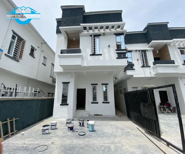 Luxury 4 bedroom detached Duplex 