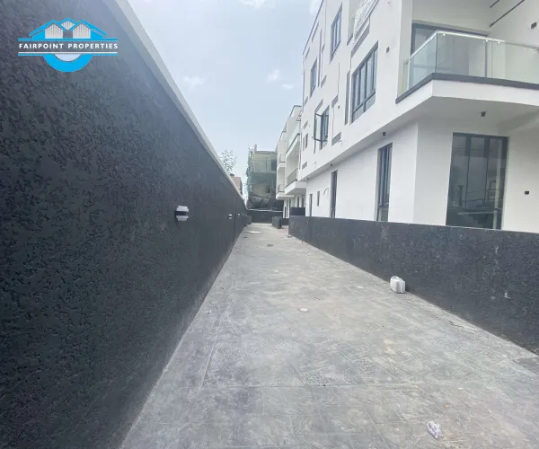5 Bedroom Fully Detached Duplex With Bq and a Swimming Pool For Sale At Lekki Phase I