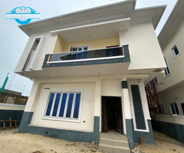 Luxury 4 bedroom detached Duplex 