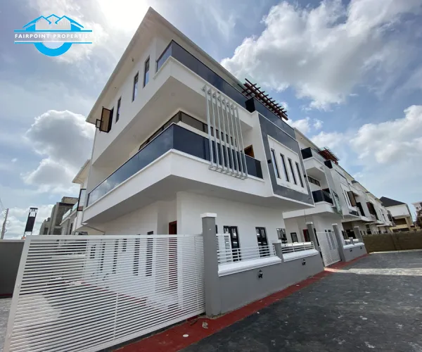 Luxury 5 Bedroom Detached duplex 