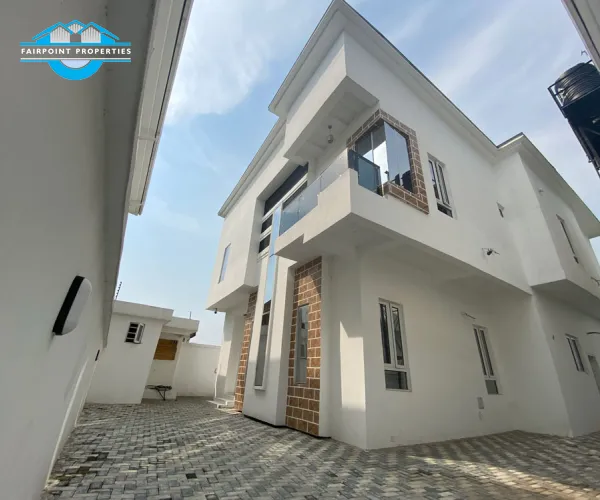 5 bedroom detached duplex