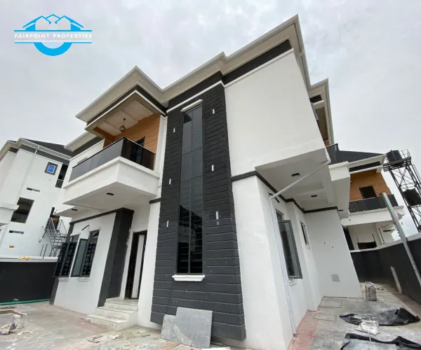 4 Bedroom detached duplex 