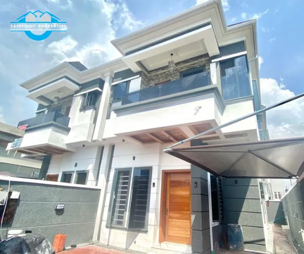 4 bedroom semi-detached duplex for sale at Jakande Lekki Lagos -85,000,000 Naira