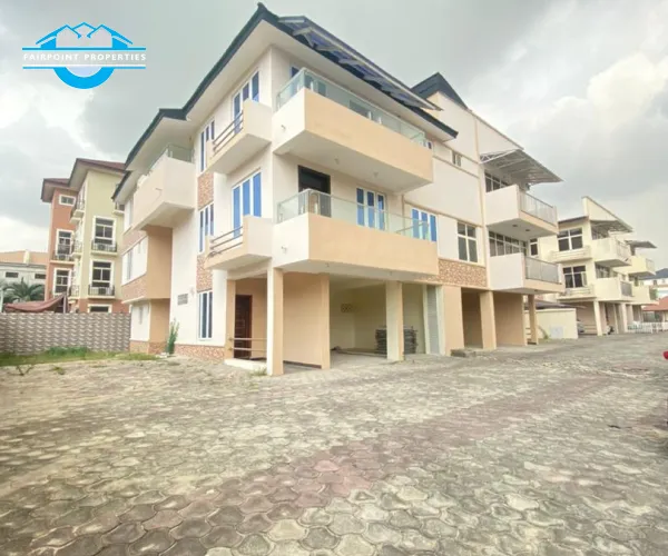 4 bedroom semi-detached duplex for rent at Oniru Lagos with 2 Bq