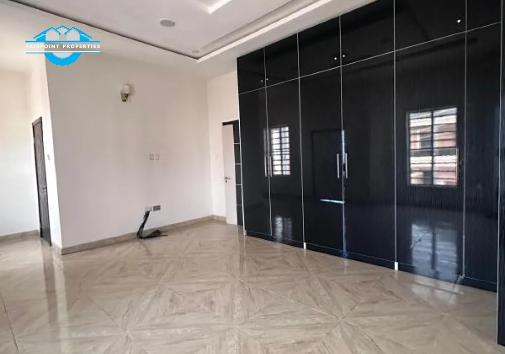 SPACIOUS WELL BUILT 4 BED SEMI-DETACHED DUPLEX  + BQ FOR SALE