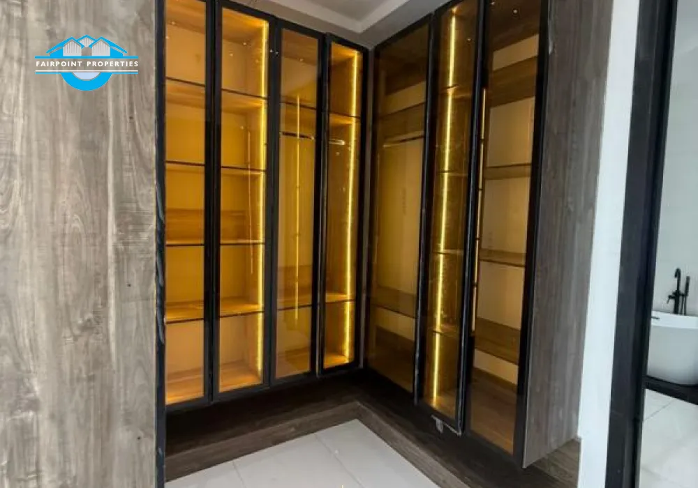 Walk-in Closet