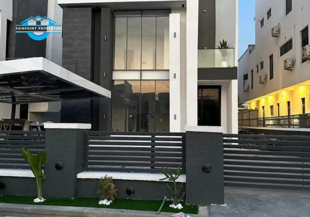 LUXURIOUS 5 BEDROOM DETACHED PROPERTY WITH SWIMMING POOL AND AMPLE PARKING SPACE FOR SALE AT IKOTA, LEKKI, LAGOS