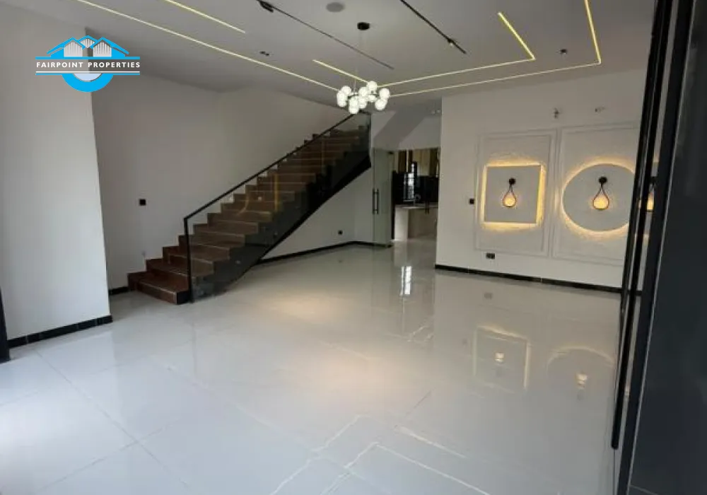 Spacious living room