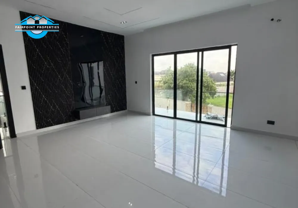 Spacious Bedroom