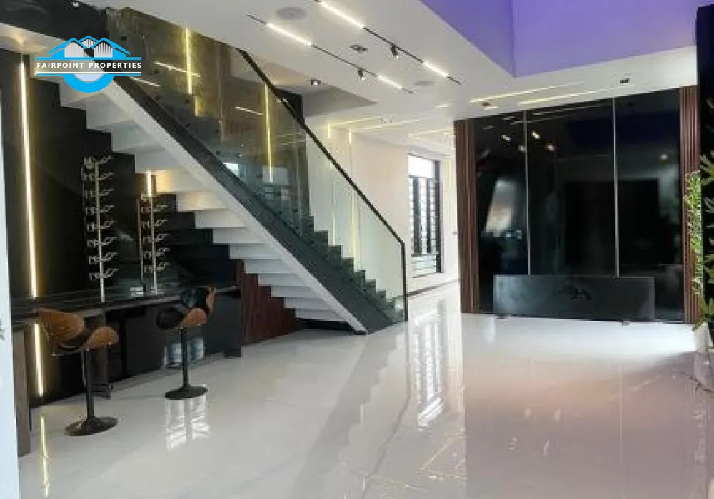 Spacious living room