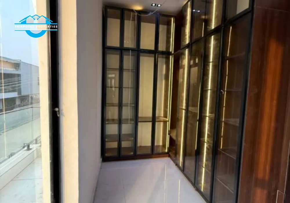 Walk-in closet