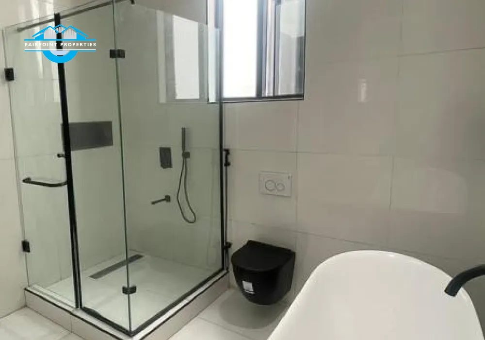 ELEGANTLY BUILT FULLY DETACHED 5BDR DUPLEX + BOYS QUARTERS + GARDEN AREA  IN A SERENE AND PEACEFUL ESTATE IN CHEVRON  /  LEKKI - LAGOS