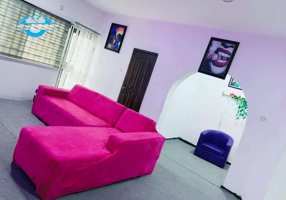 Spacious living room