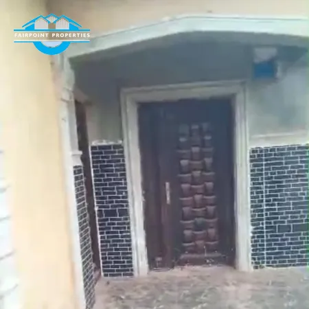 3 Bedroom flat with fence