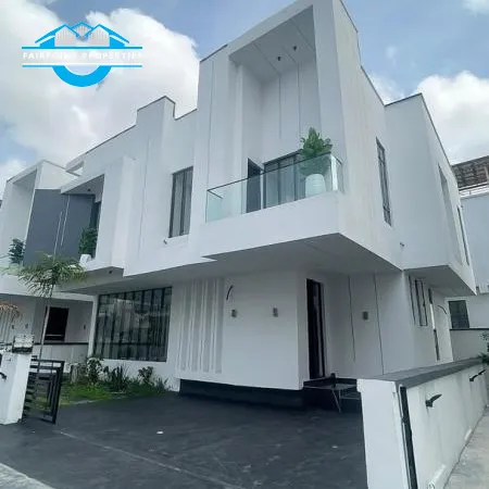 ELEGANTLY BUILT FULLY DETACHED 5BDR DUPLEX + BOYS QUARTERS + GARDEN AREA  IN A SERENE AND PEACEFUL ESTATE IN CHEVRON  /  LEKKI - LAGOS