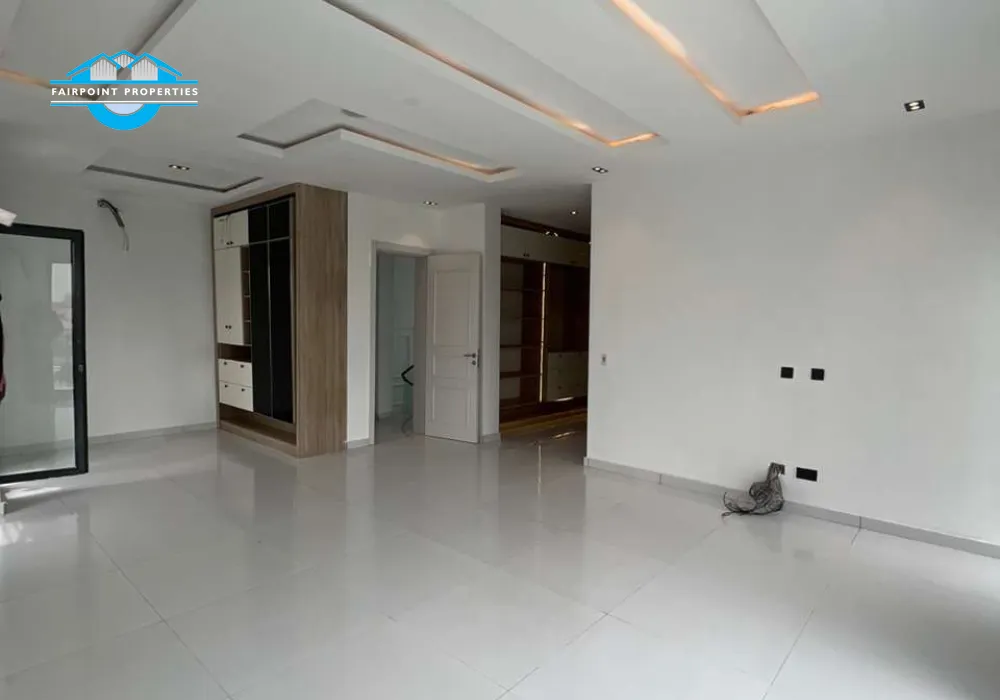 ASTONISHING 5 Bedroom Fully Detached Duplex With Swimming Pool and a BQ For Sale At Lekki Phase 1, Lagos.