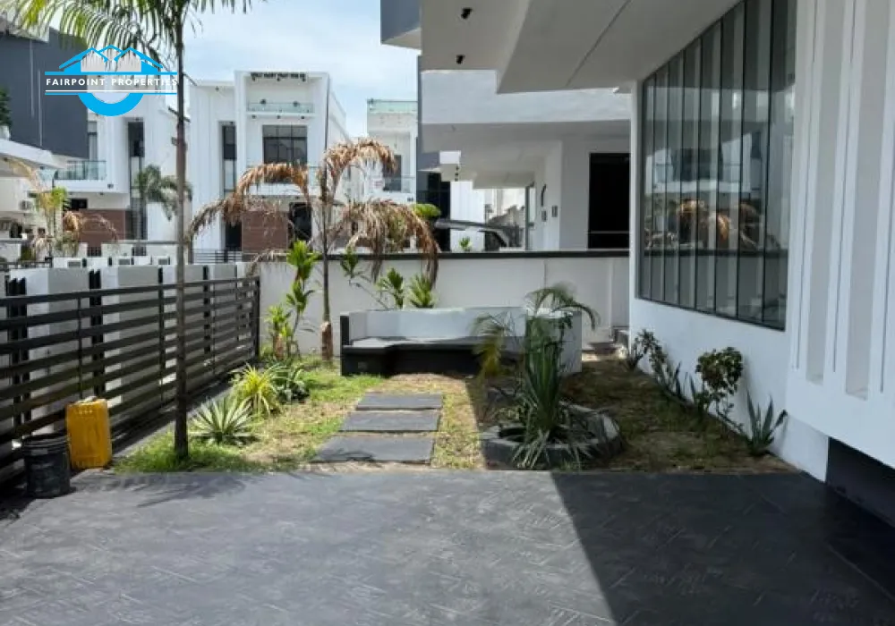 4 BEDROOM DETACHED DUPLEX + BOYS QUARTER FOR SALE