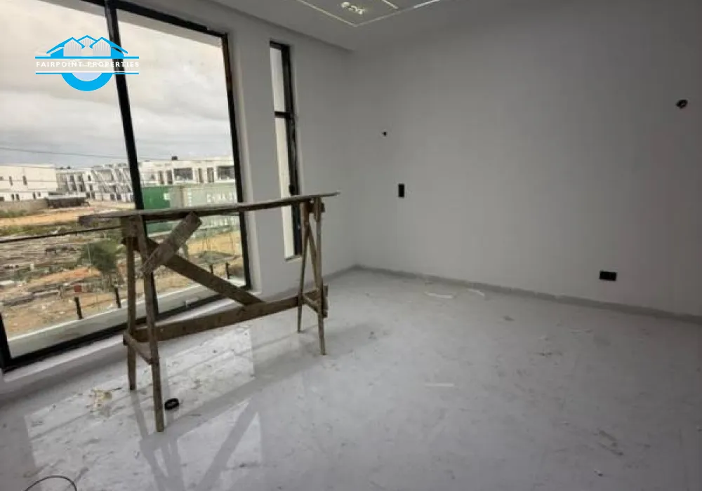 4 BEDROOM SEMI DETACHED DUPLEX WITH SWIMMING POOL