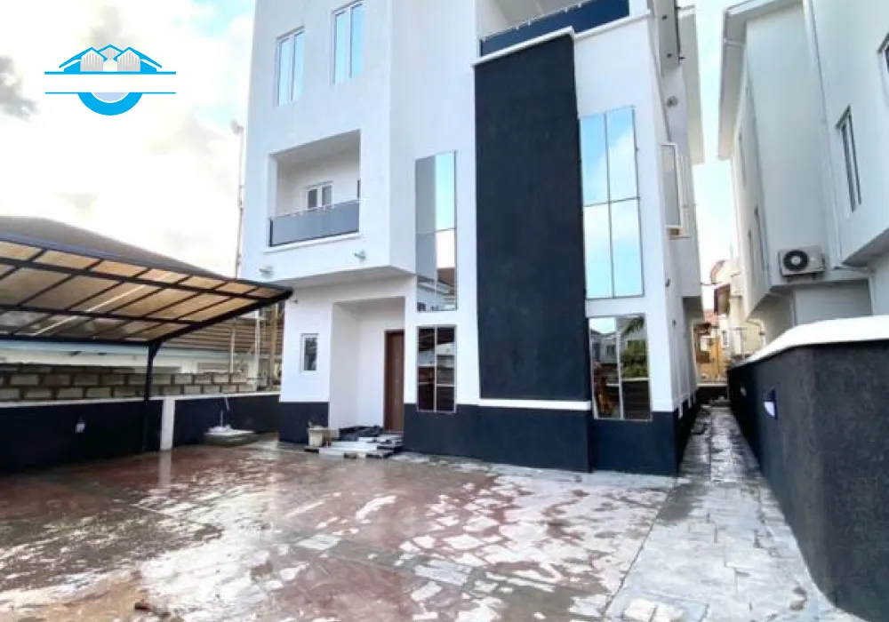 Beautiful 4 Bedroom Fully Detached Duplex With Bq and Amenities.