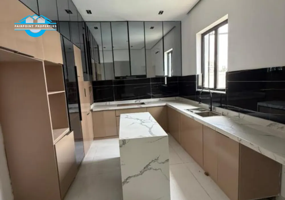5 BEDROOM FULL DETACHED FOR SALE