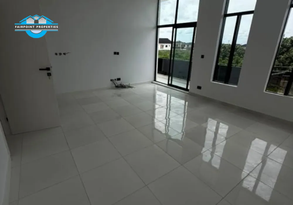 4 bedroom Detached duplex with swimming pool.