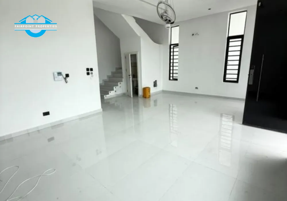 4 bedroom Detached duplex with swimming pool.