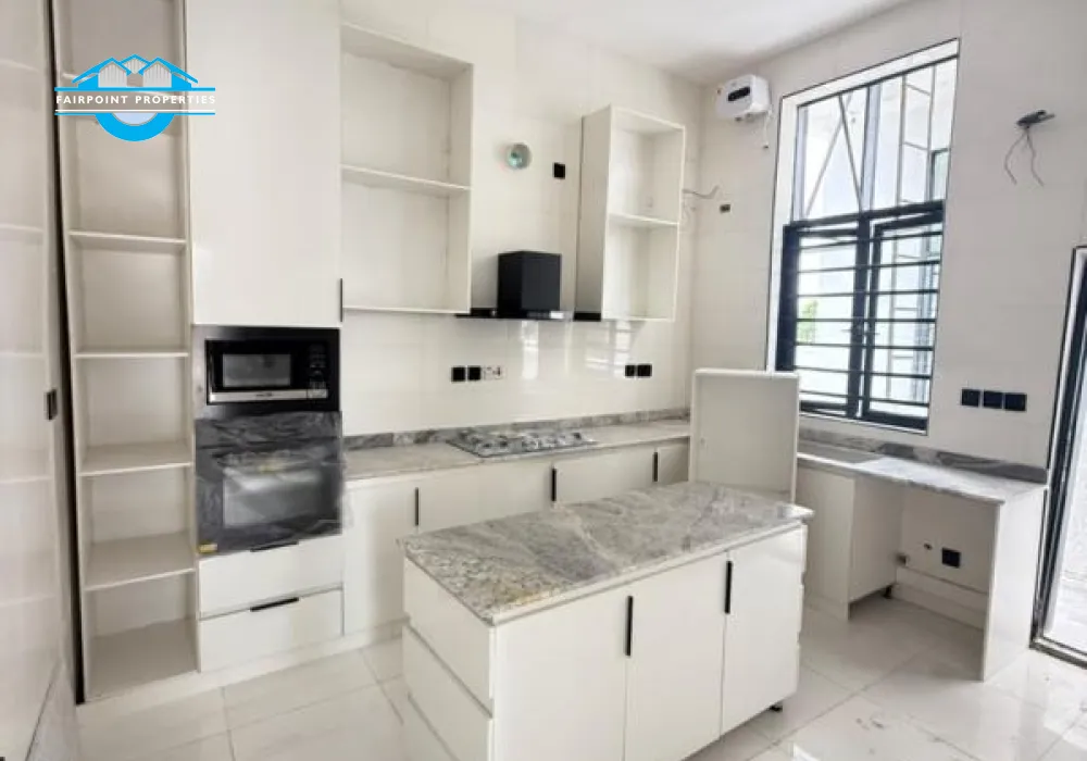 4 bedroom Detached duplex with swimming pool.