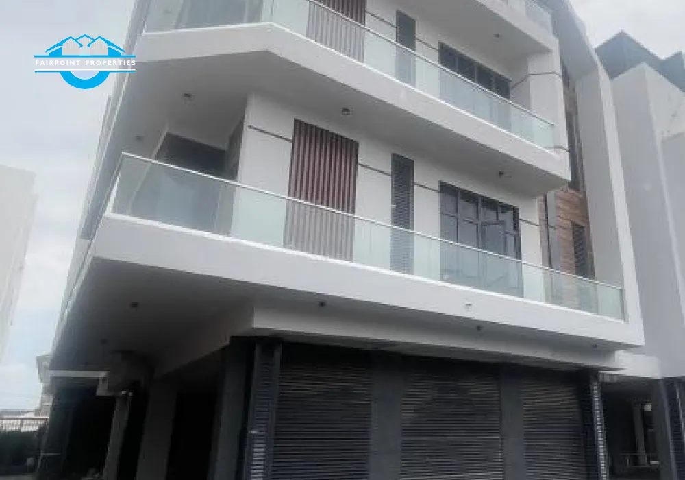 3 BEDROOM APARTMENT + ELEVATOR + SWIMMING POOL + GYM + AMPLE PARKING IN A WELL SECURED AND  CALM  ESTATE IN ONIRU - VICTORIA ISLAND  - LAGOS.