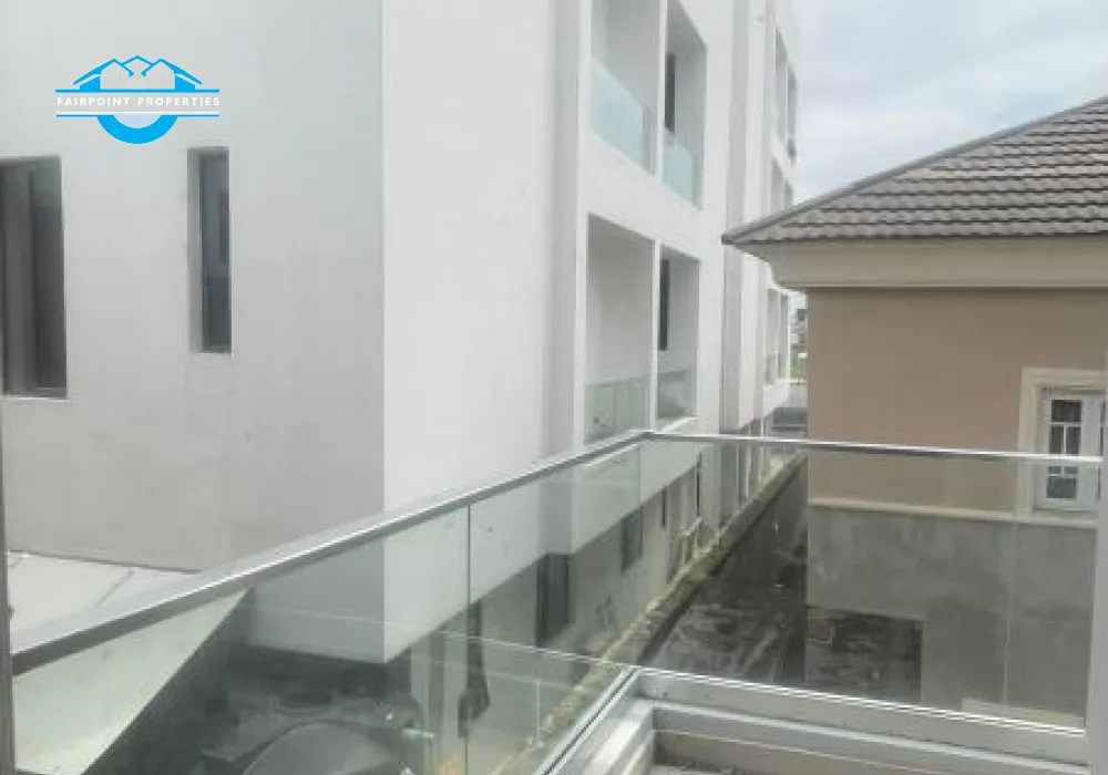 3 BEDROOM APARTMENT + ELEVATOR + SWIMMING POOL + GYM + AMPLE PARKING IN A WELL SECURED AND  CALM  ESTATE IN ONIRU - VICTORIA ISLAND  - LAGOS.