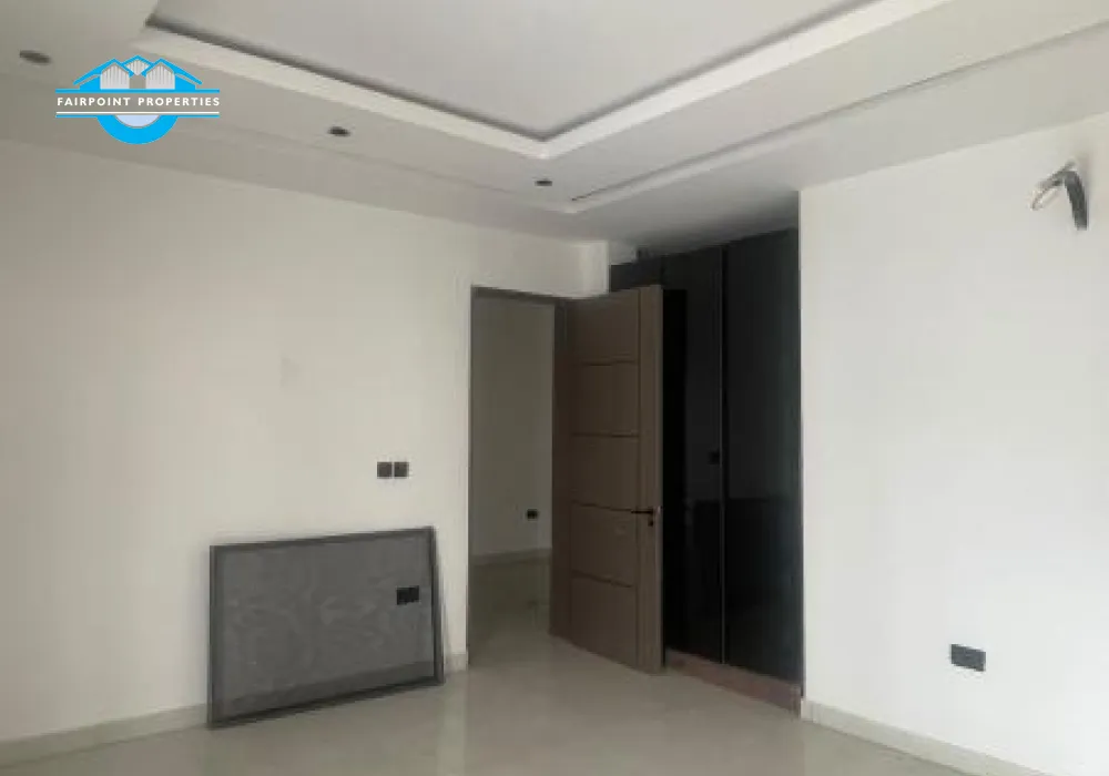 3 BEDROOM APARTMENT + ELEVATOR + SWIMMING POOL + GYM + AMPLE PARKING IN A WELL SECURED AND  CALM  ESTATE IN ONIRU - VICTORIA ISLAND  - LAGOS.