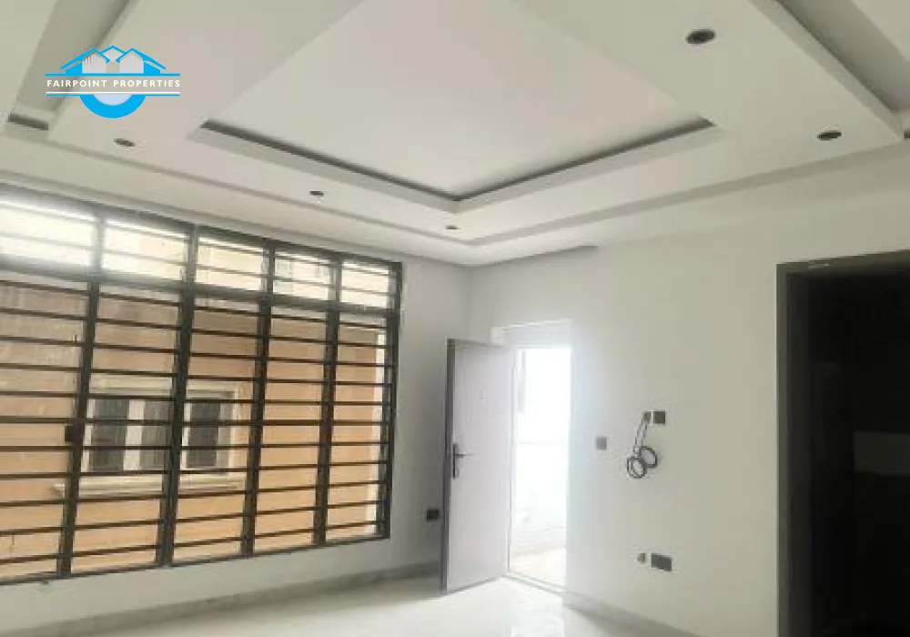 3 BEDROOM APARTMENT + ELEVATOR + SWIMMING POOL + GYM + AMPLE PARKING IN A WELL SECURED AND  CALM  ESTATE IN ONIRU - VICTORIA ISLAND  - LAGOS.