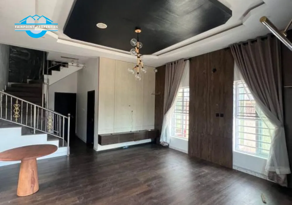 4 BEDROOM DETACHED DUPLEX FOR RENT