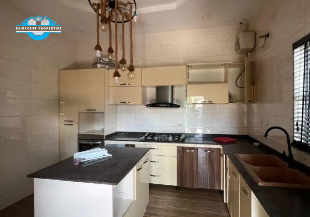 4 BEDROOM DETACHED DUPLEX FOR RENT