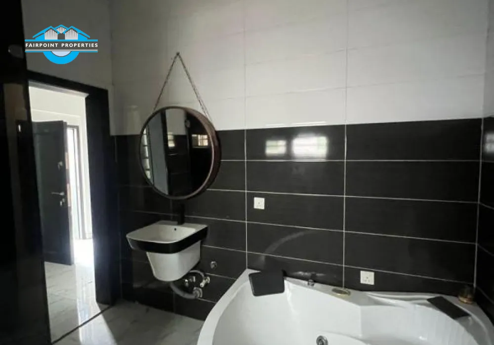 4 BEDROOM DETACHED DUPLEX FOR RENT