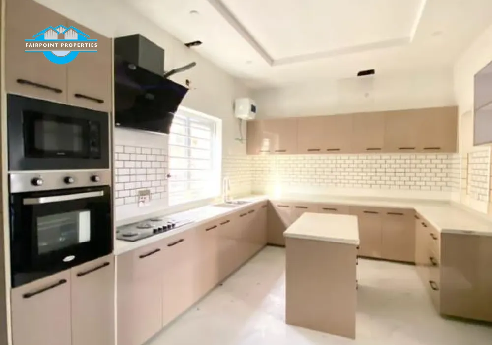 Beautiful 4 Bedroom Fully Detached Duplex With Bq and Amenities.