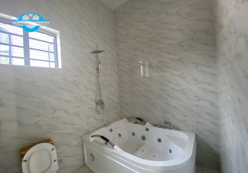 5 bedroom detached duplex