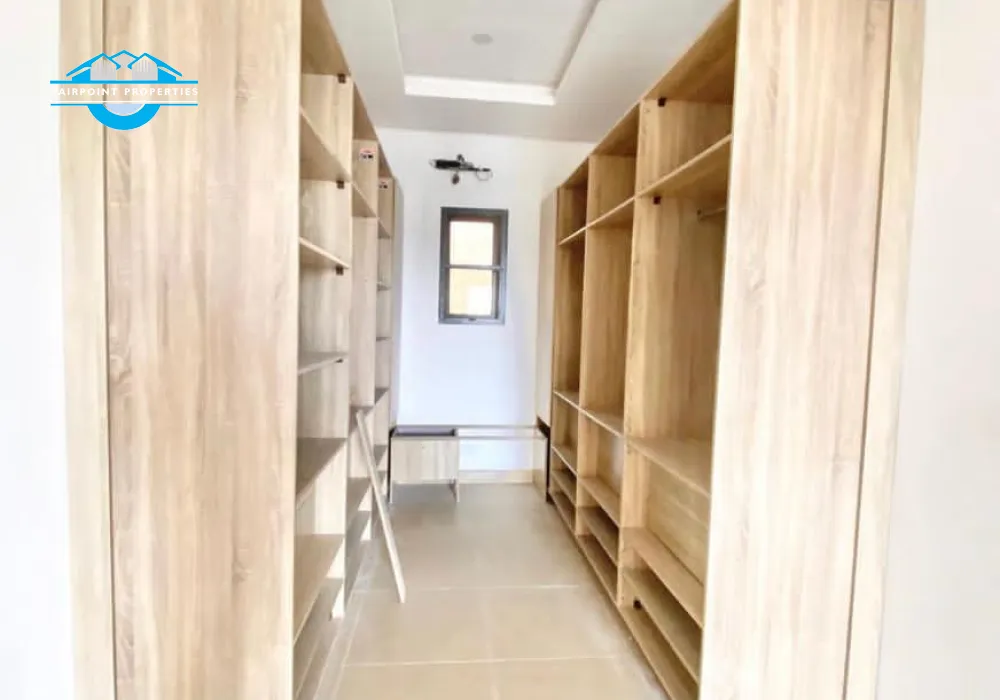 Luxury 4 Bedroom Terrace