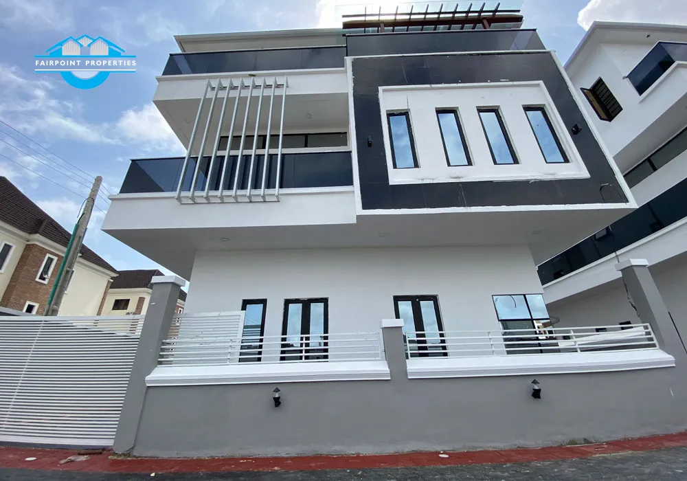 Luxury 5 Bedroom Detached duplex