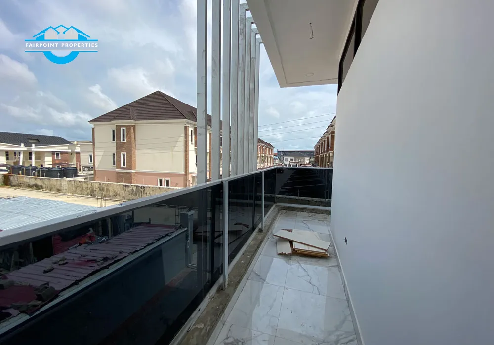 Luxury 5 Bedroom Detached duplex