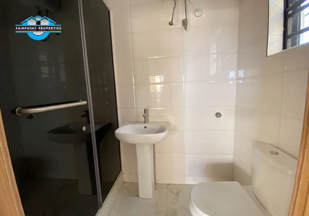 Luxury 5 Bedroom Detached duplex
