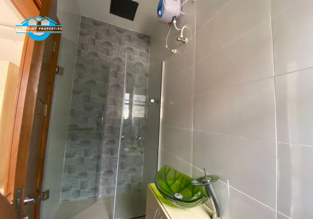 Luxury 5 Bedroom Detached Duplex With a BQ For Sale At Chevron,Lekki Phase 1