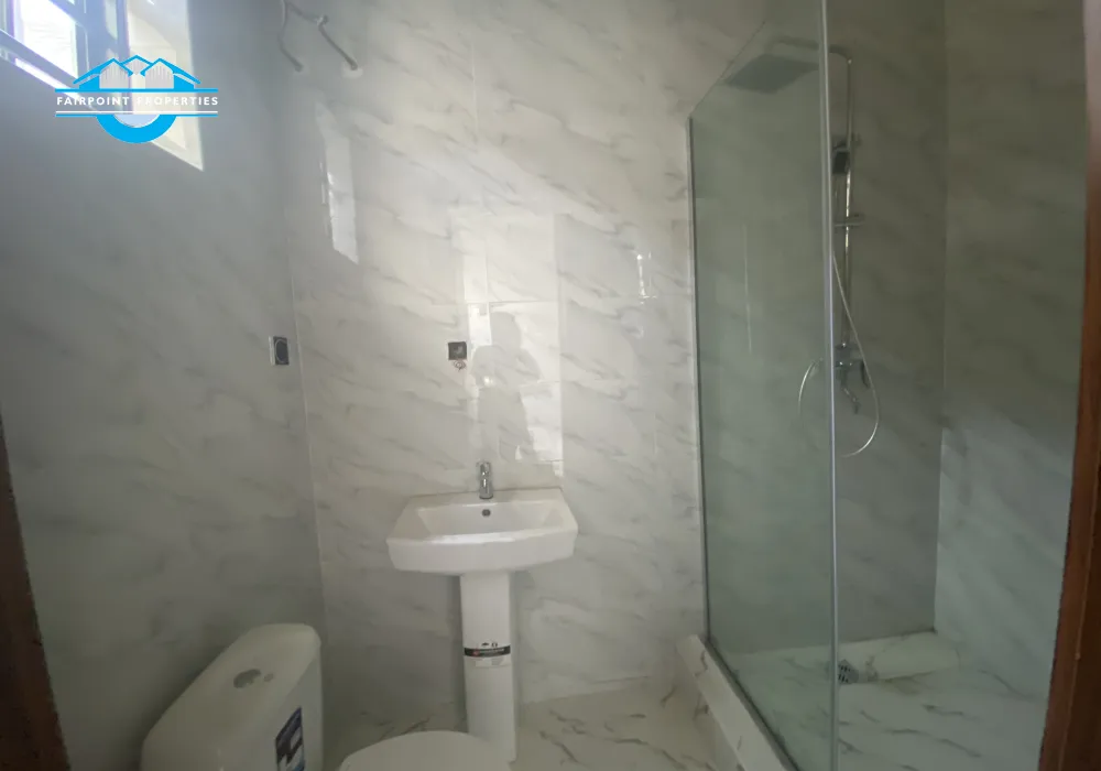 5 bedroom detached duplex
