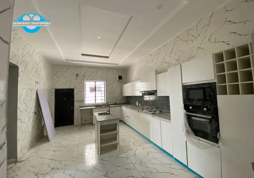 5 Bedroom Detached duplex