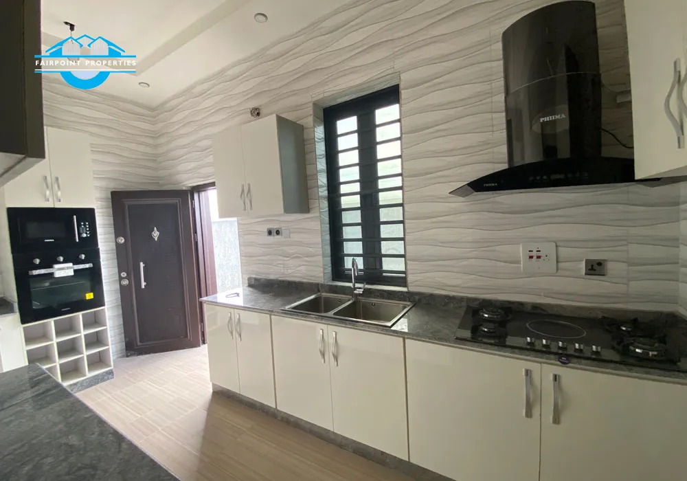 Luxury 5 Bedroom Detached Duplex