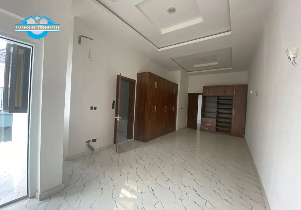 5 bedroom detached duplex
