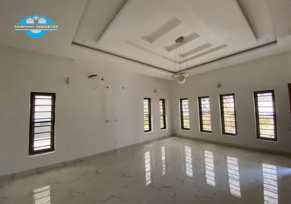 Luxury 5 Bedroom Detached duplex