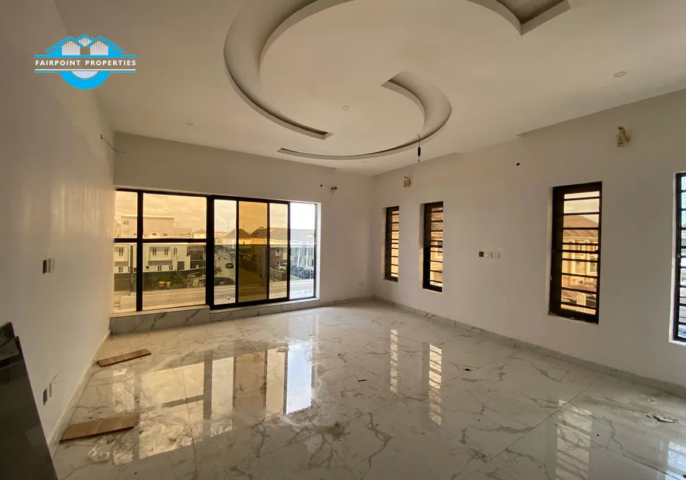 Luxury 5 Bedroom Detached duplex